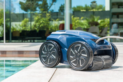 descubre como un robot limpia piscinas puede ahorrar tiempo y esfuerzo en el mantenimiento de tu piscina