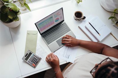 ayuda a los emprendedores online sobre sus obligaciones fiscales y administrativas