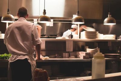 conozca el salario promedio para cocineros en espana y mejore su situacion laboral