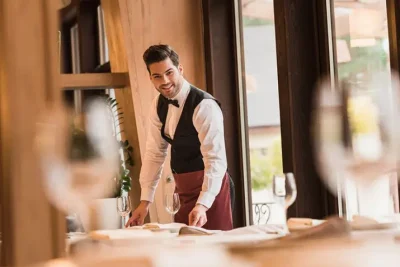 salarios de camareros en espana cuanto cobran y que factores lo influyen